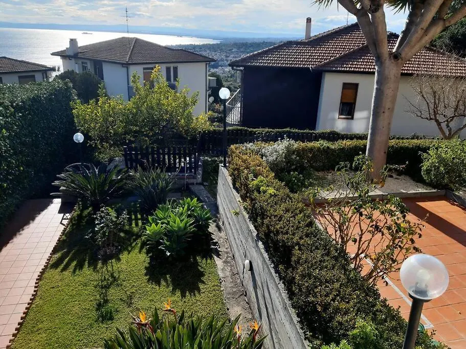 Dilly Home Holiday-Casa Vacanze Aci Castello 0*,