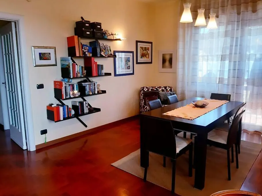 Dilly Home Holiday-Casa Vacanze آتْشّي كاستيلّو شقة