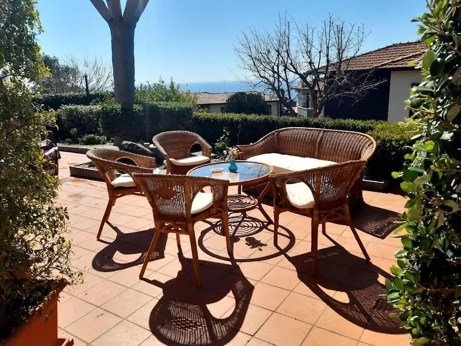 Dilly Home Holiday-Casa Vacanze Aci Castello